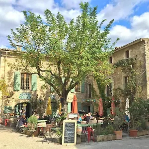 Le Petit Cafe Couette-café